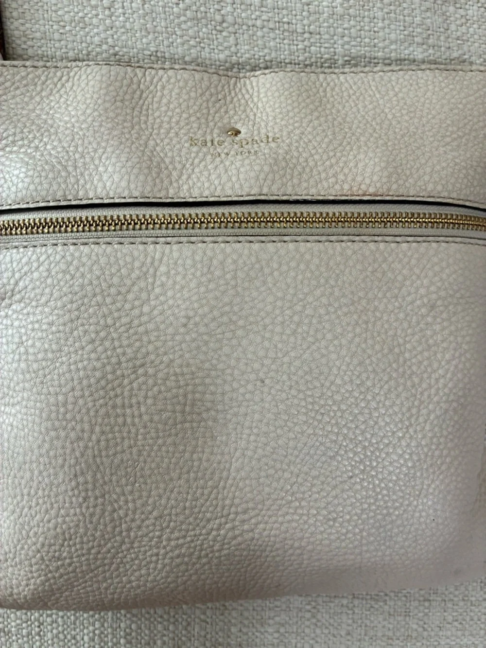 kate spade EUC Cream  Jackson Pebbled Leather Crossbody Bag with Gold Hardware - Picture 3 of 15